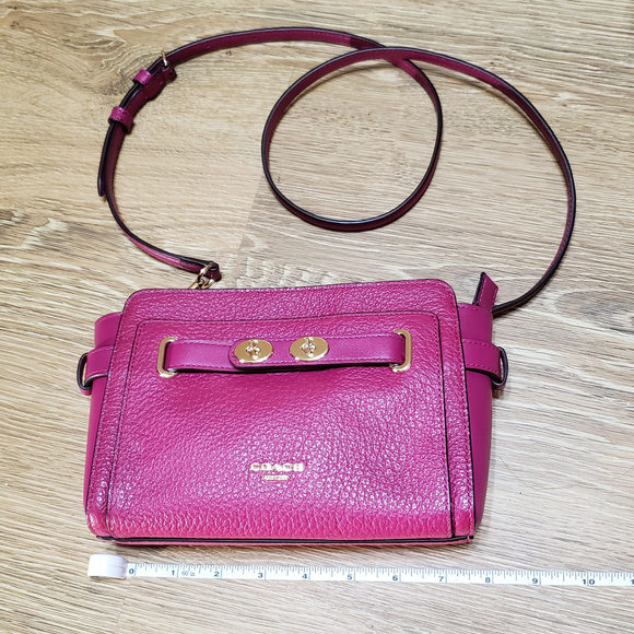 Coach Handbags - COACH Blacke Bubble Leather small cross/clutch bag